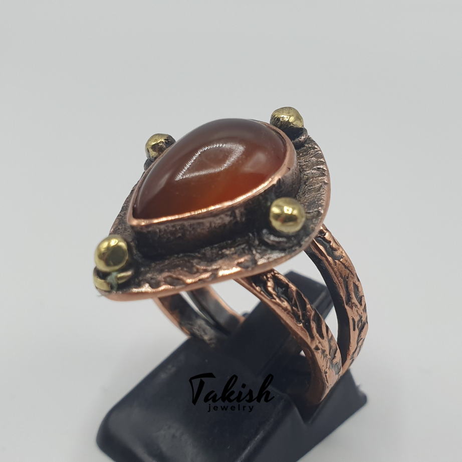 Agate Ring - Handgemaakte Koper Geel Agaat, 10g Lichtgewicht, 3cm Diameter, Authentiek Ontwerp, Uniek Sieraad, Aanpasbaar Model, Natuurlijke Steen, Organische Uitstraling, Ambachtelijk Vervaardigd