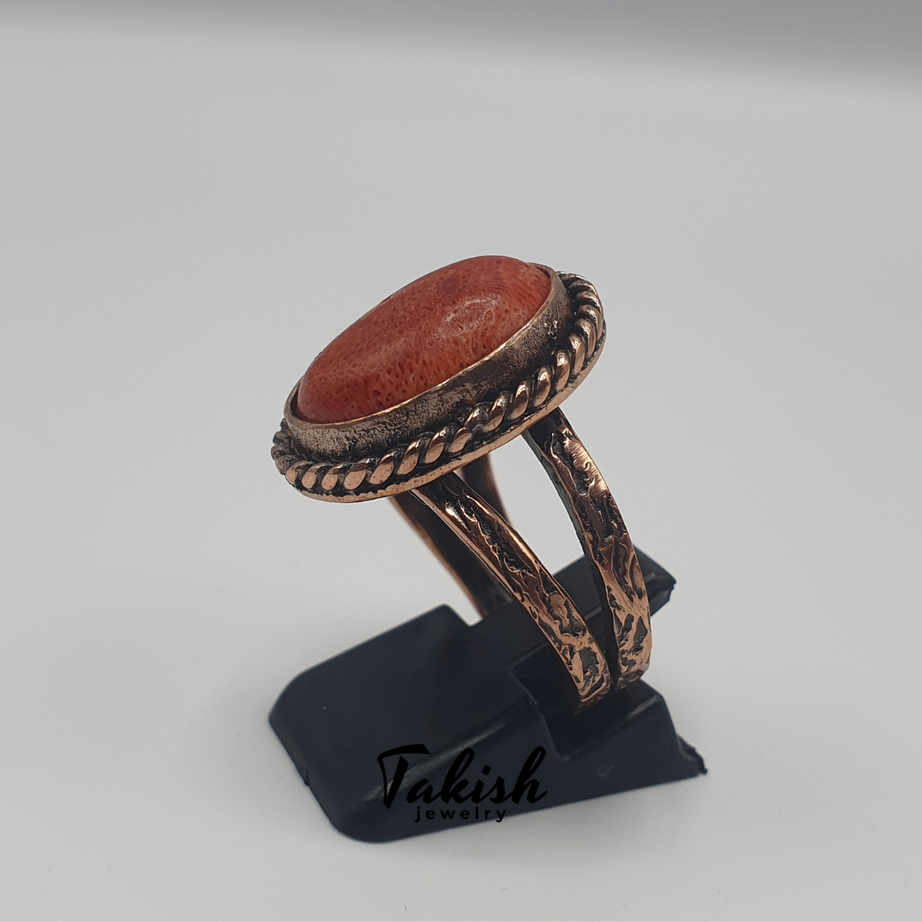 Handgemaakte Koperen Ring met Dieprode Agaatsteen - Aanpasbare Grootte, Natuurlijk Koper, Fijn Detail, Tijdloze Elegante Dagelijkse Sieraad, Speciale Gelegenheid, Rijke Kleur, Vakmanschap, Organisch Geïnspireerd Ontwerp